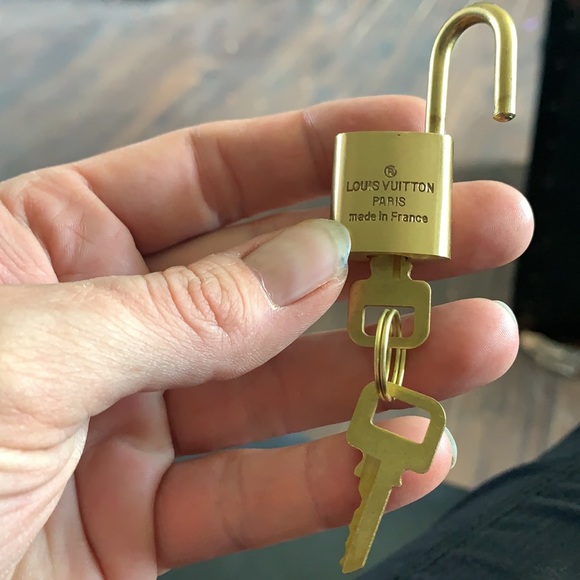 Louis Vuitton vintage lock and key set - Picture 2 of 2